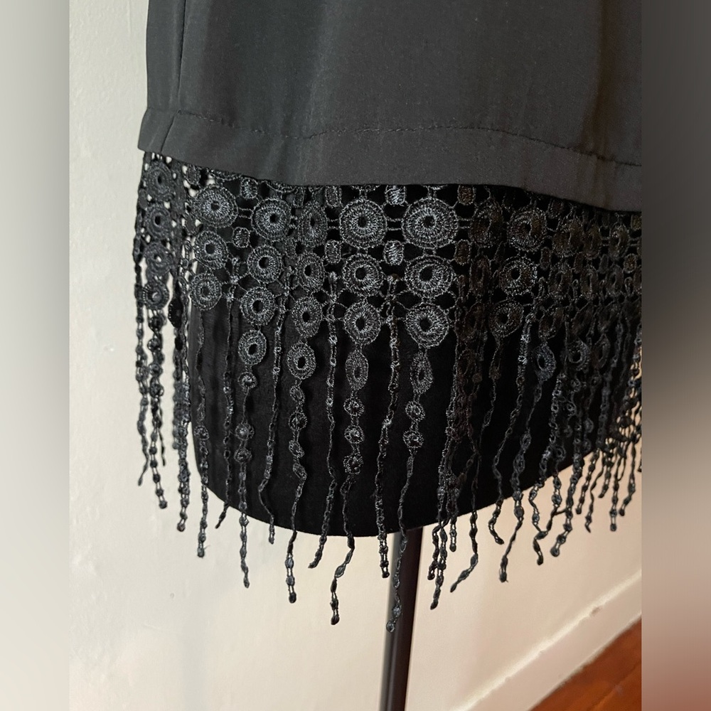 Monteau Los Angeles Black lace/fringe combo sleeveless top, 3 buttons, size L - Picture 2 of 5